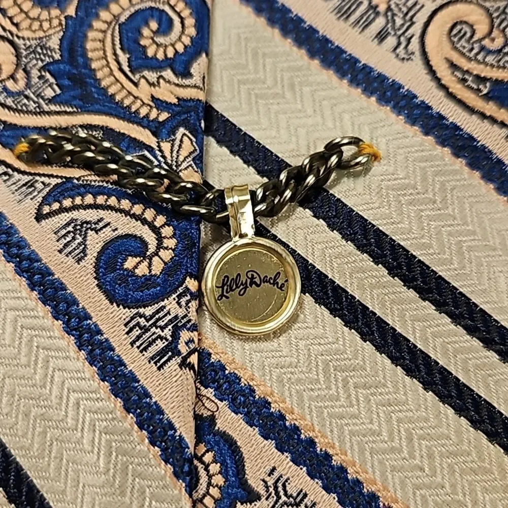 Lilly Dachè paisley tie